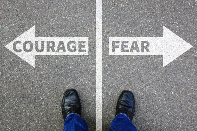 How to Navigate the Thin Line Between Fear and Courage in Relationships
